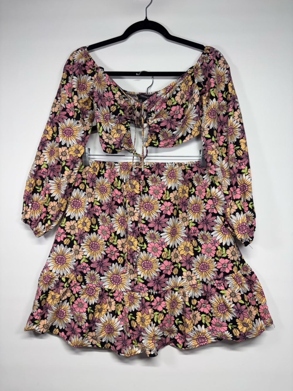 ✨Forever 21 Black Floral Cutout Mini Dress Strappy Halter Neck Line Size S - Picture 4 of 13